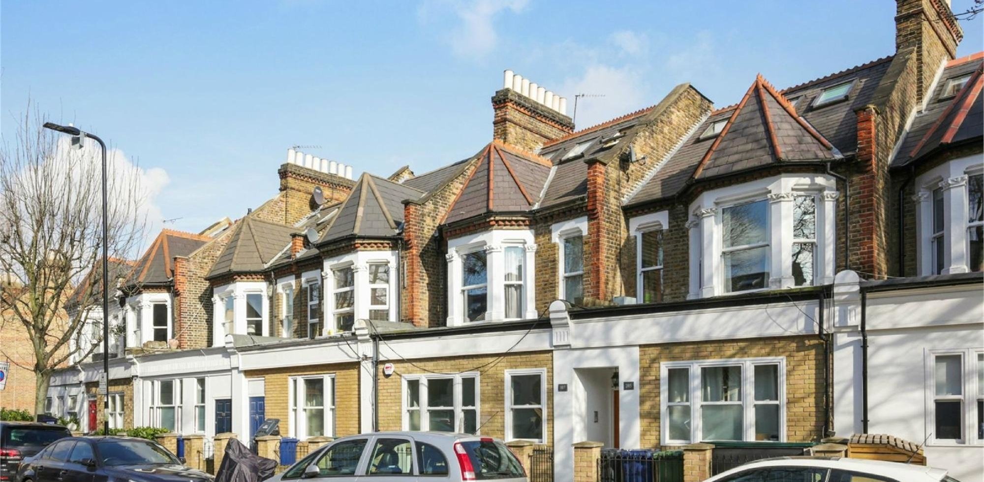 Flat For Sale in Acton Lane, Chiswick