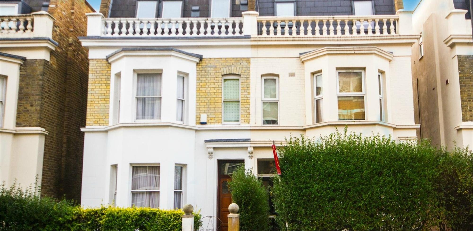 Flat For Sale in Askew Road, Shepherd's Bush