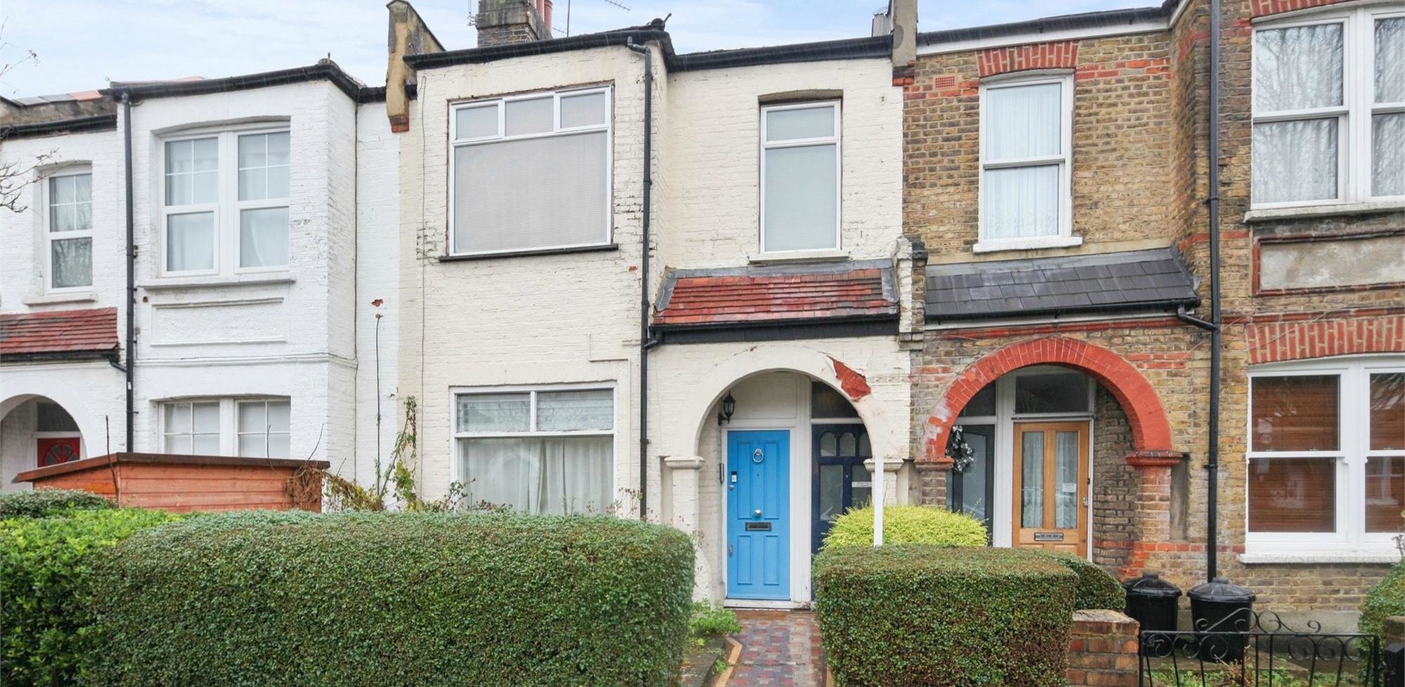 Flat For Sale in Aylmer Road, Shepherds Bush