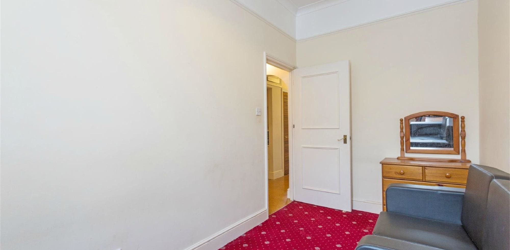 Flat For Sale in Burlington Gardens, Acton