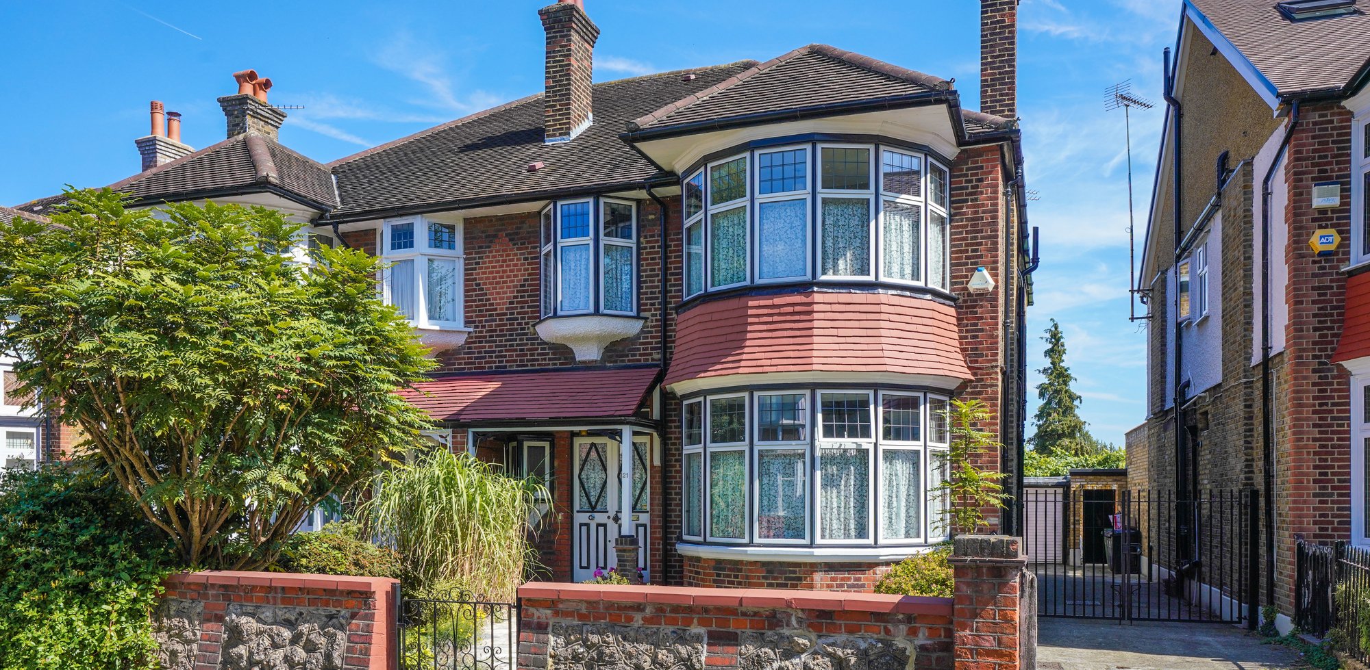 House For Sale in Carbery Avenue, London, W3