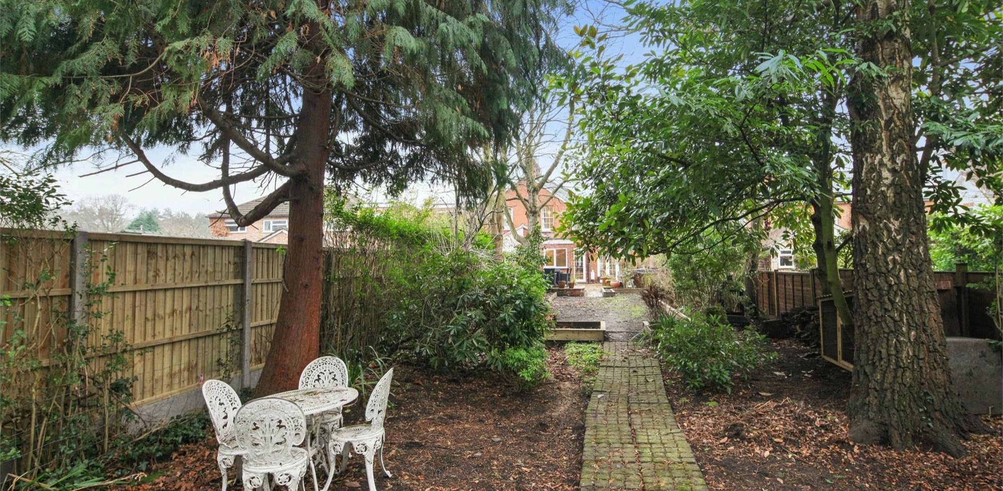 House For Sale in Common Lane, New Haw, Addlestone, Surrey