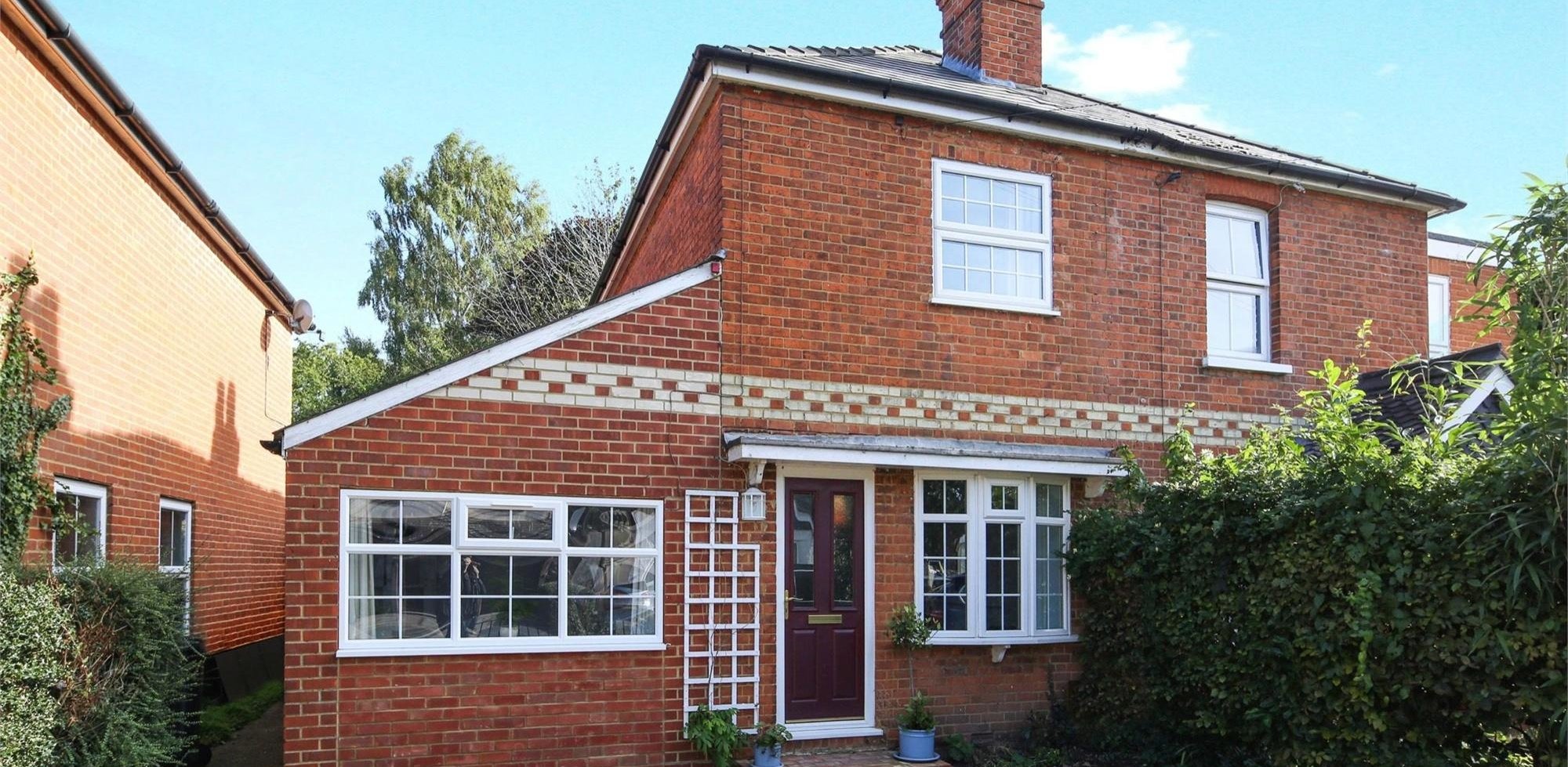 House For Sale in Common Lane, New Haw, Addlestone, Surrey