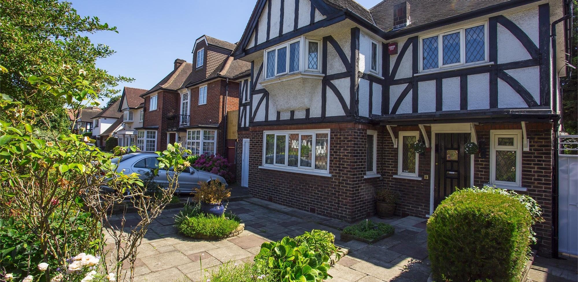 House For Sale in Corringway, Ealing