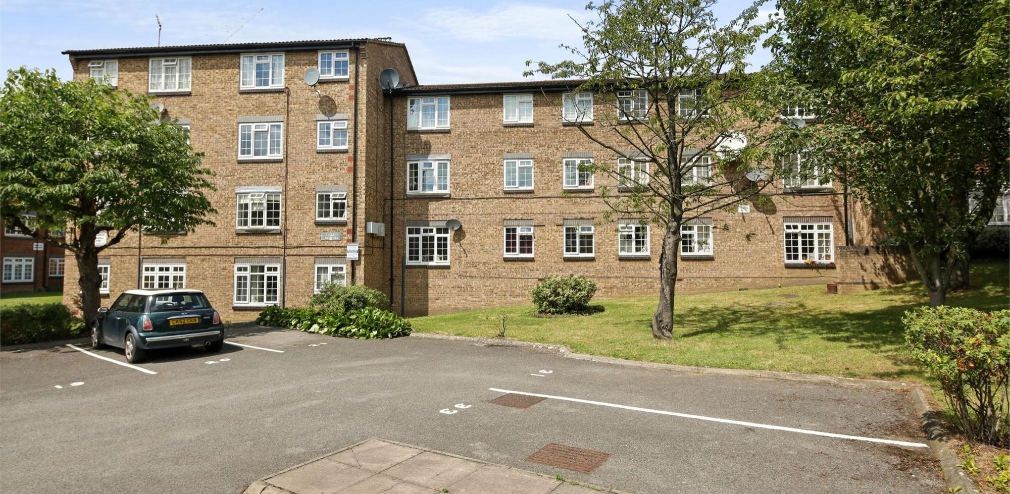 Flat For Sale in Cromwell Close, LONDON