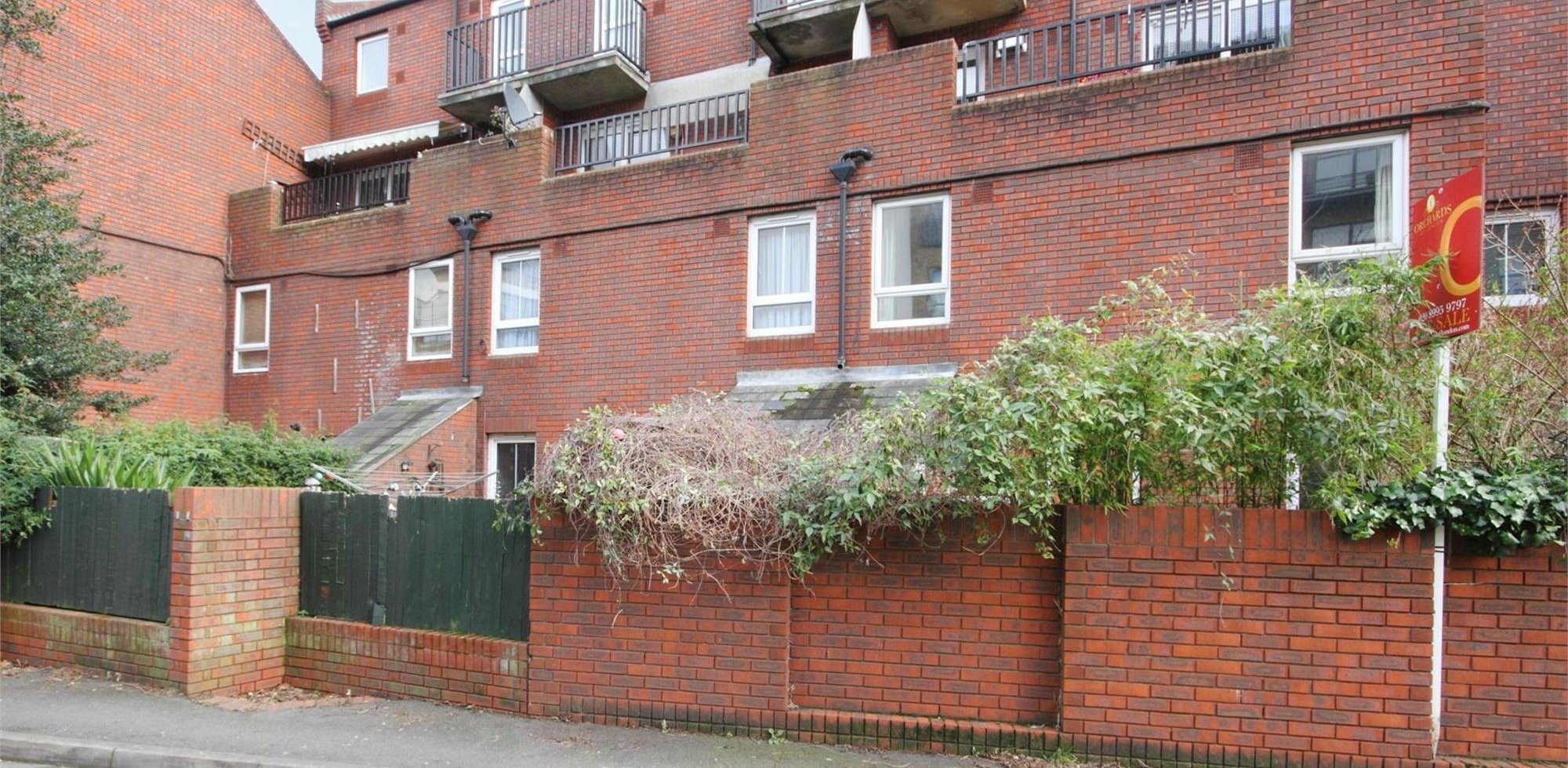 Flat For Sale in Disraeli Close, Chiswick