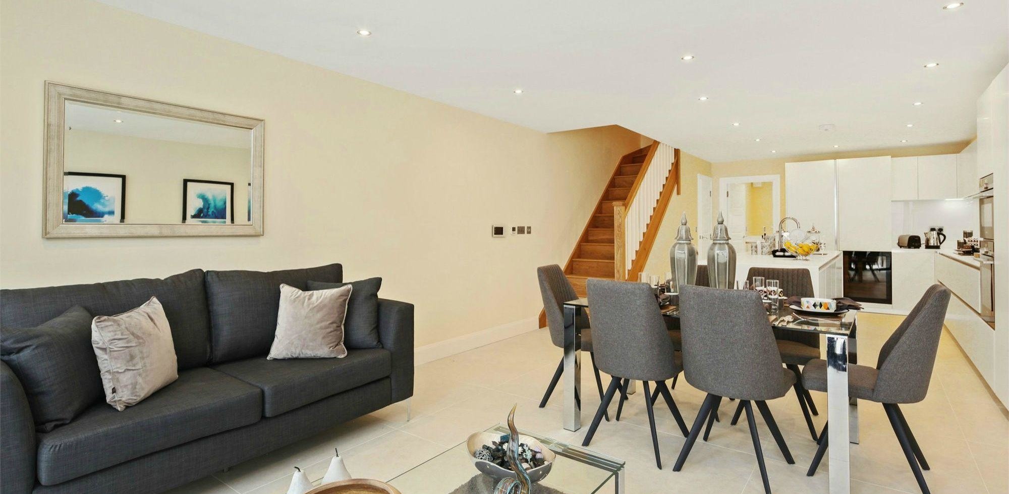 House For Sale in Duchess Mews, King Edwards Gardens, LONDON