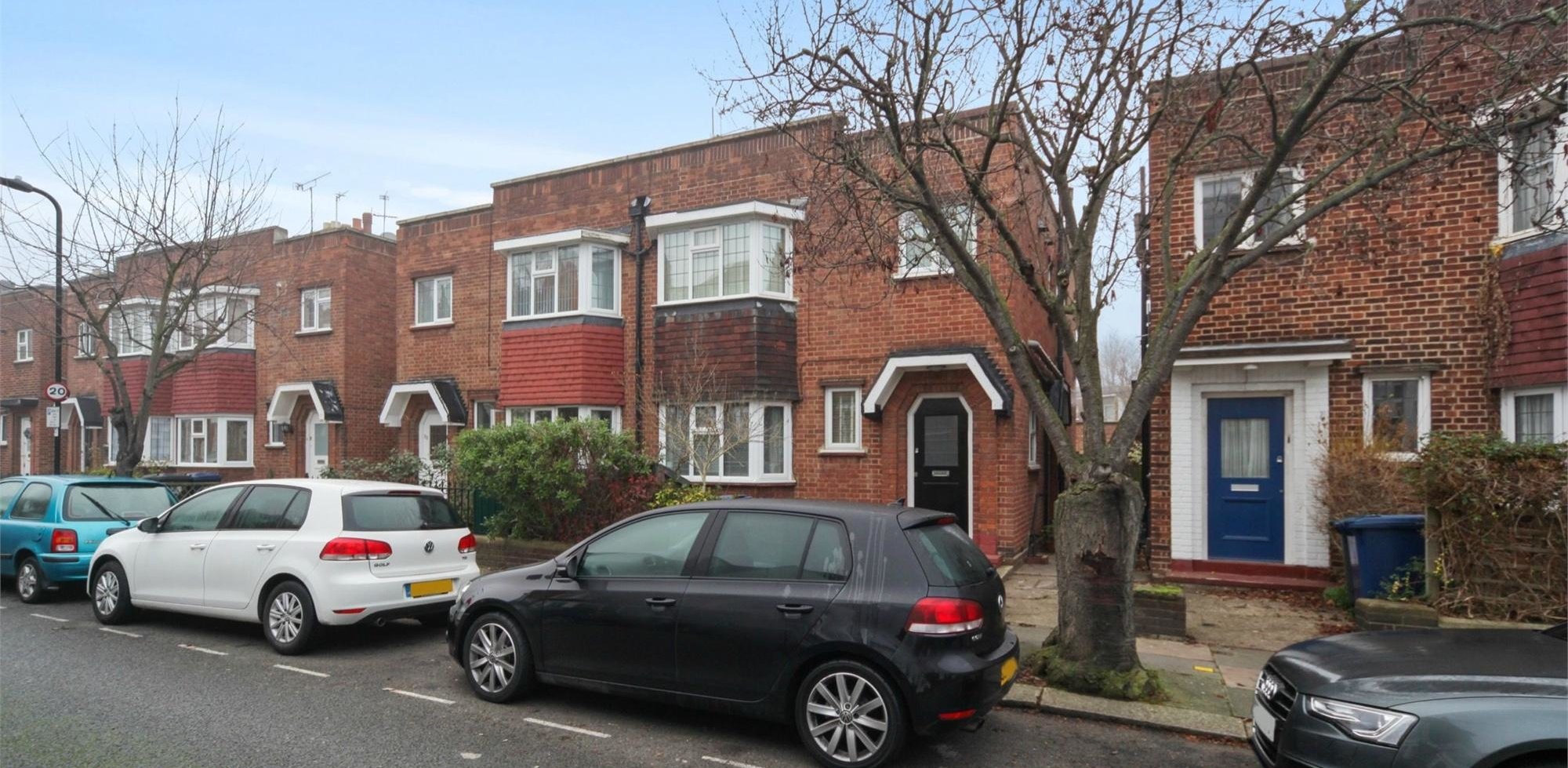 Flat For Sale in Fairlawn Avenue, Chiswick