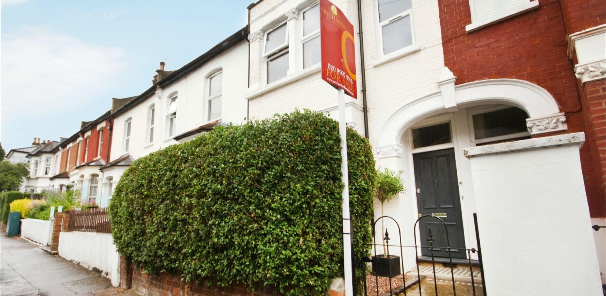 Flat For Sale in Grove Road, Acton