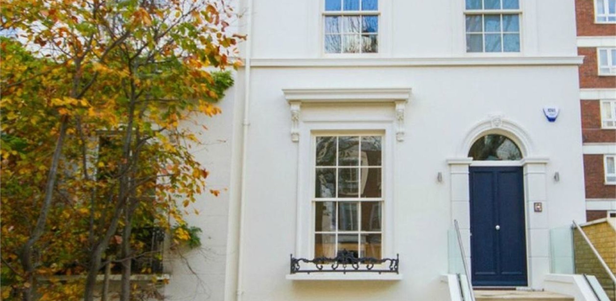 House For Sale in Hammersmith Grove, Hammersmith