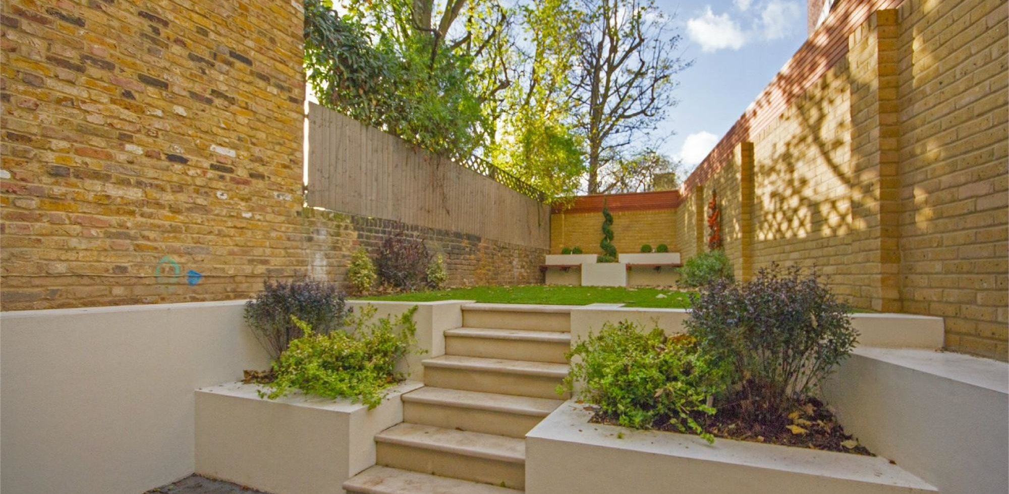 House For Sale in Hammersmith Grove, Hammersmith