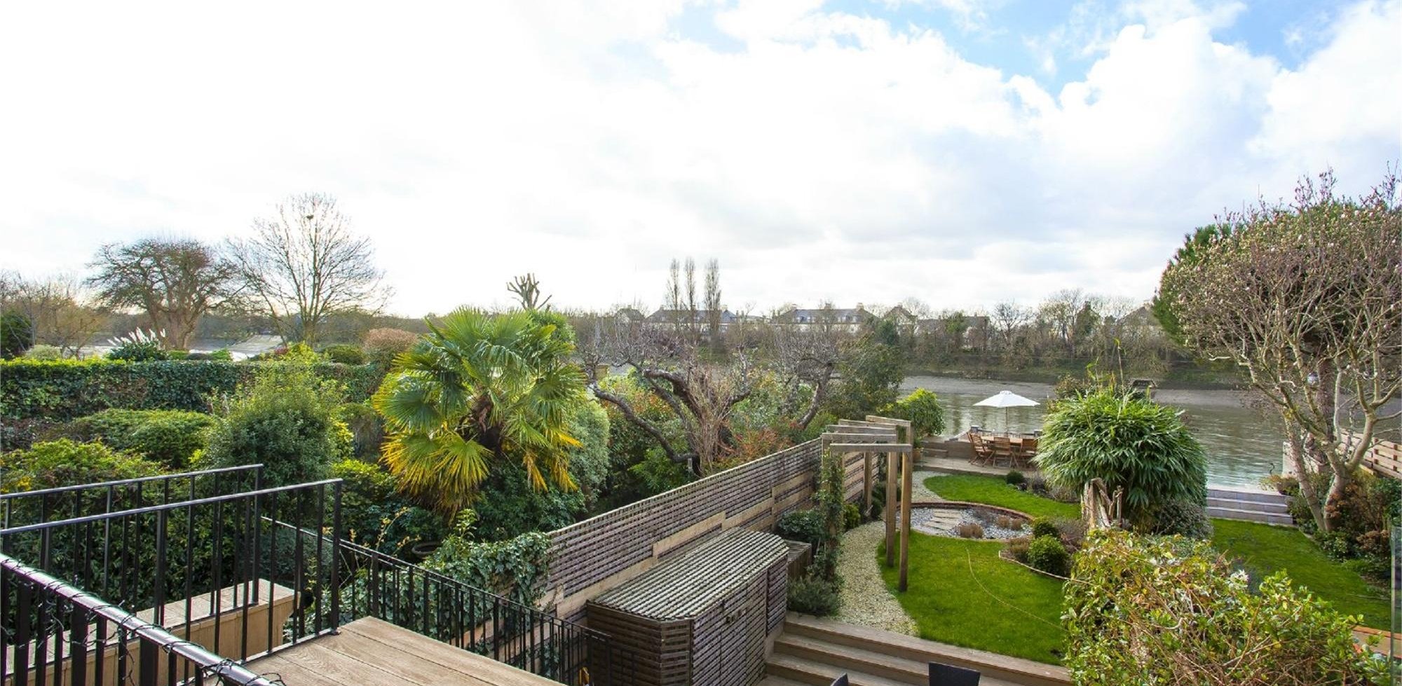 House For Sale in Hartington Road, Chiswick Staithe, Chiswick