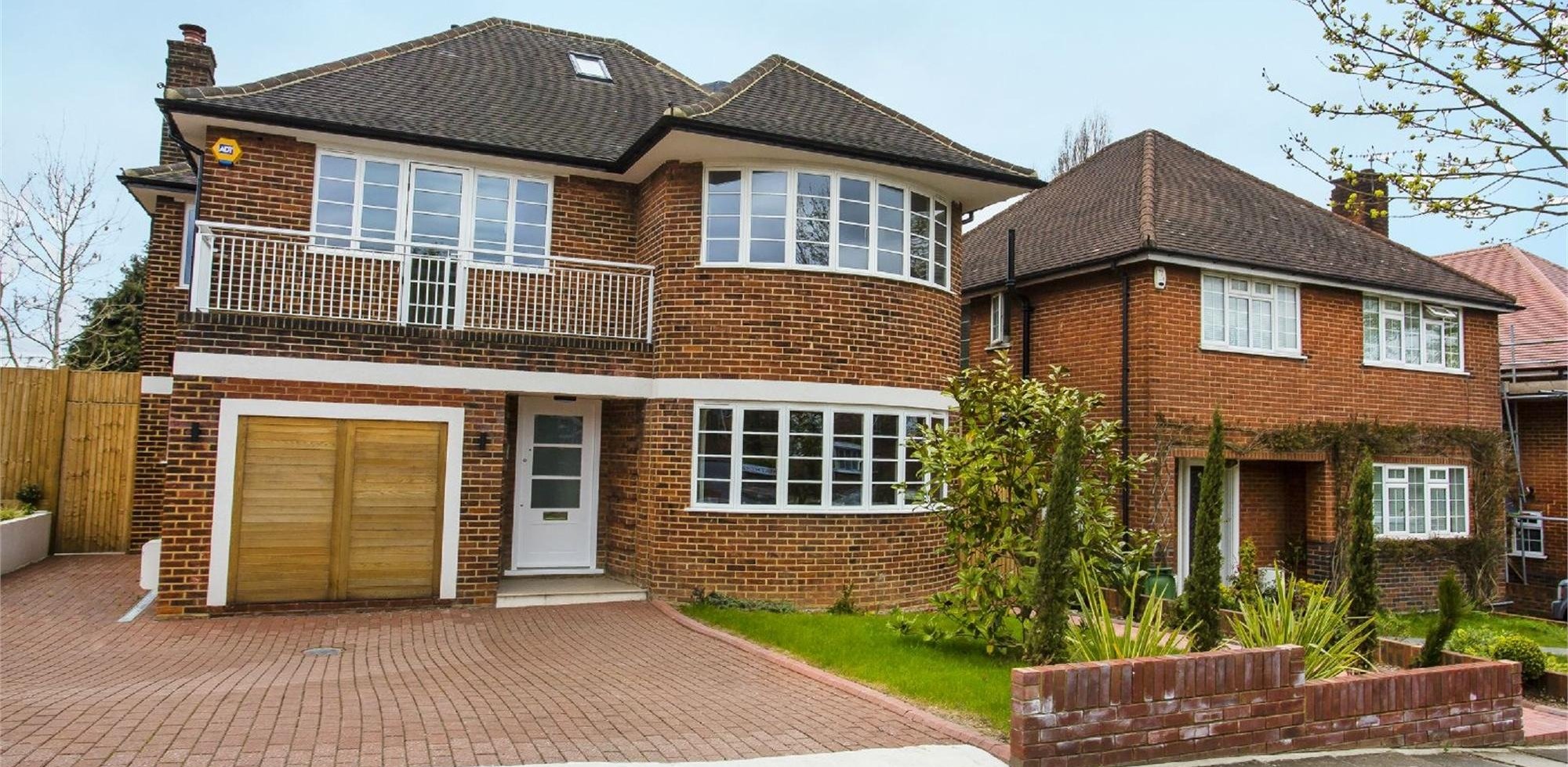House For Sale in Heathcroft, Ealing
