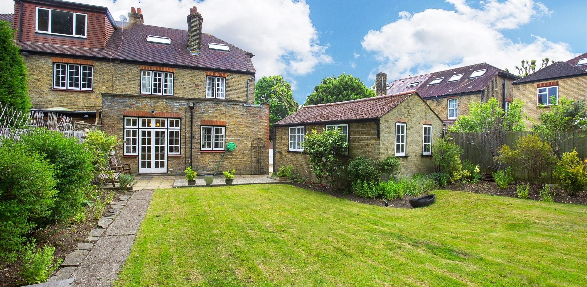 House For Sale in Heathfield Road, Acton