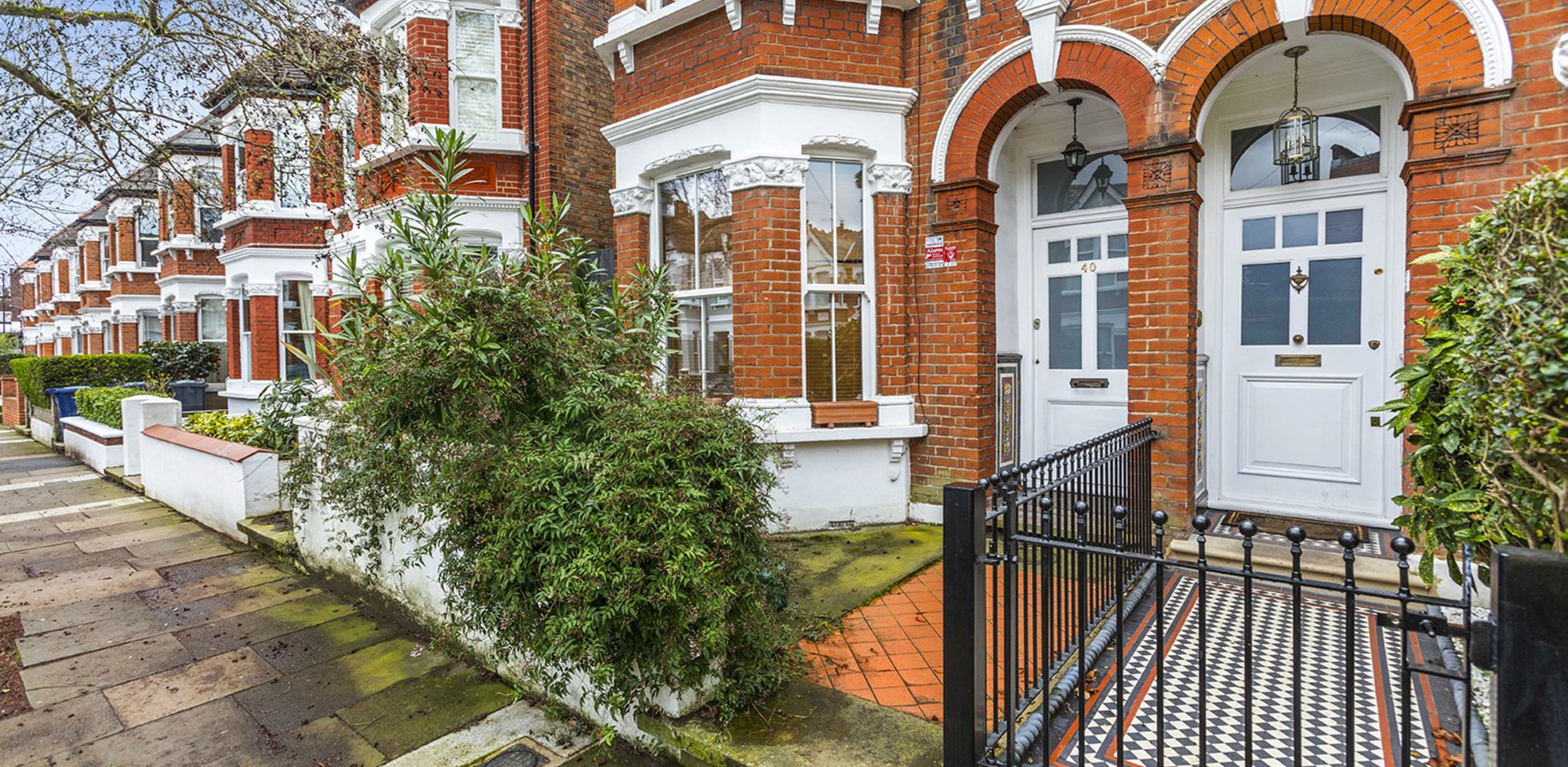 House For Sale in Hillcrest Road, LONDON, W3