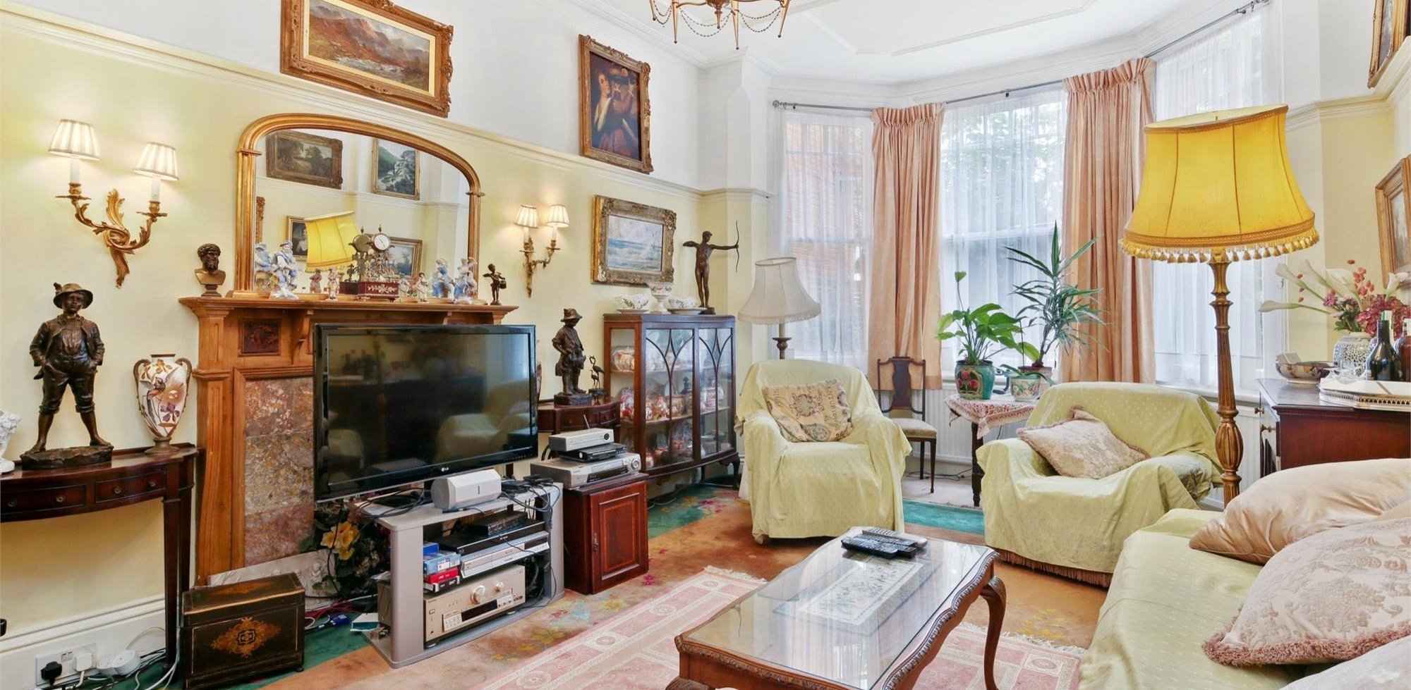 House For Sale in Kenilworth Road, London