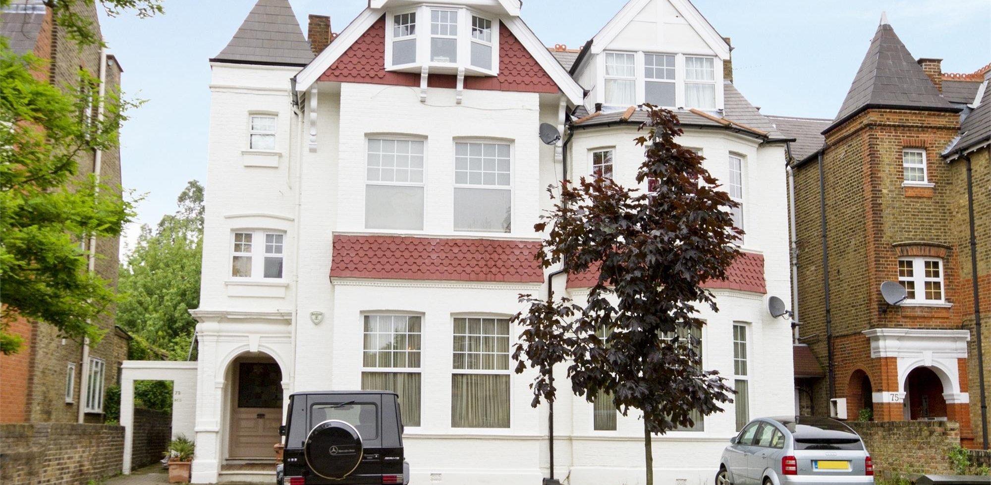 Flat For Sale in Madeley Road, Ealing