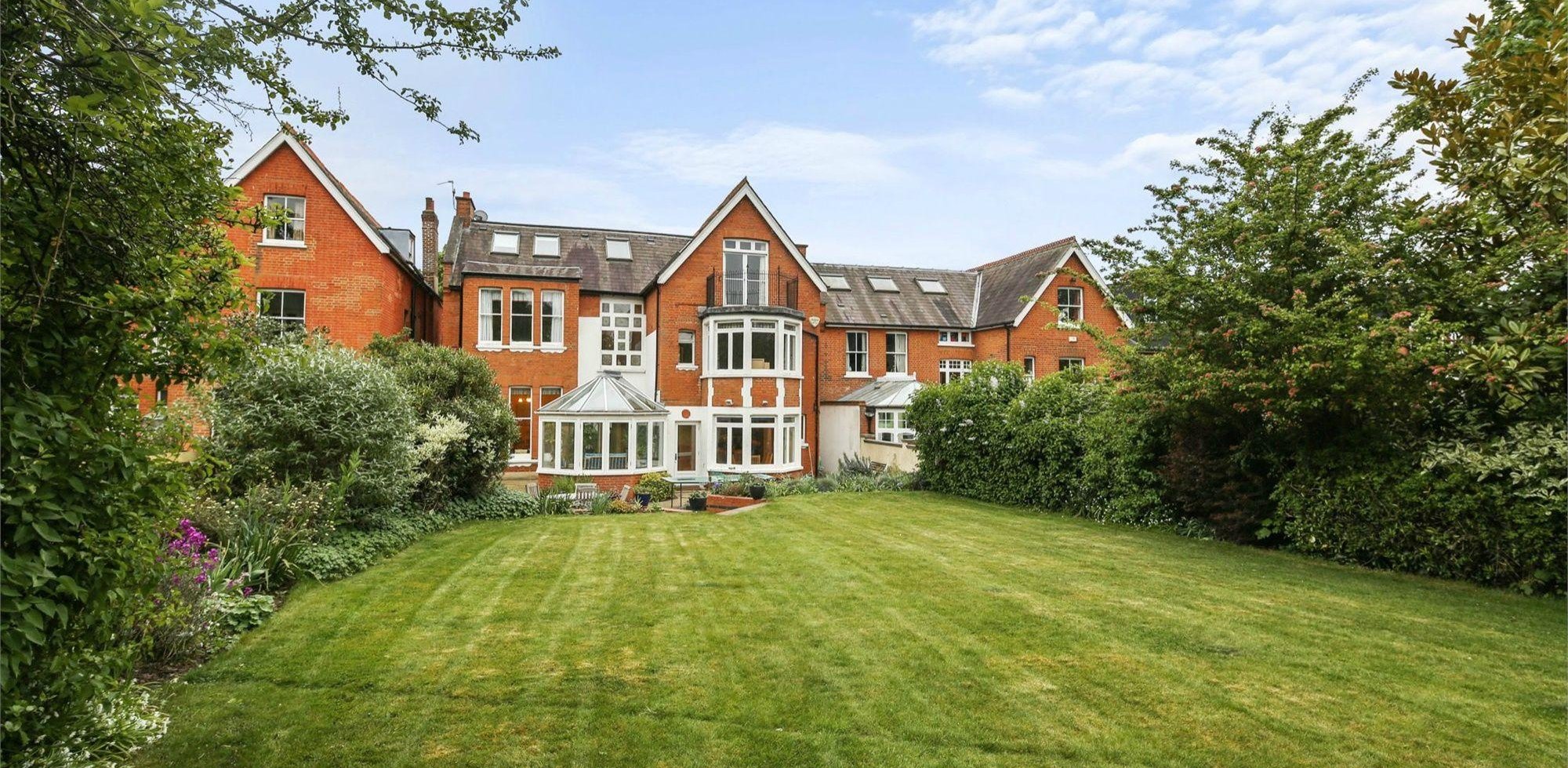 House For Sale in Park Hill, Ealing