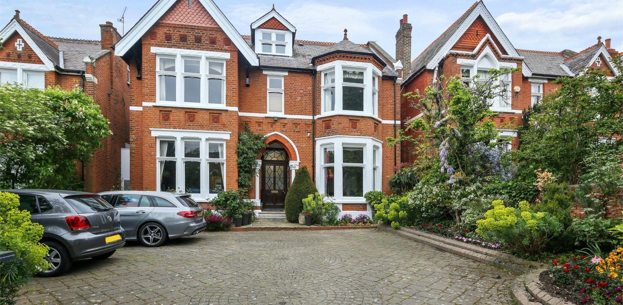 House For Sale in Park Hill, Ealing