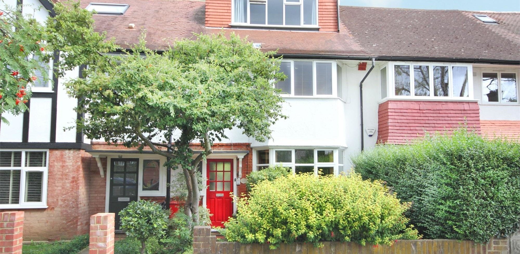 House For Sale in Princes Avenue, Acton