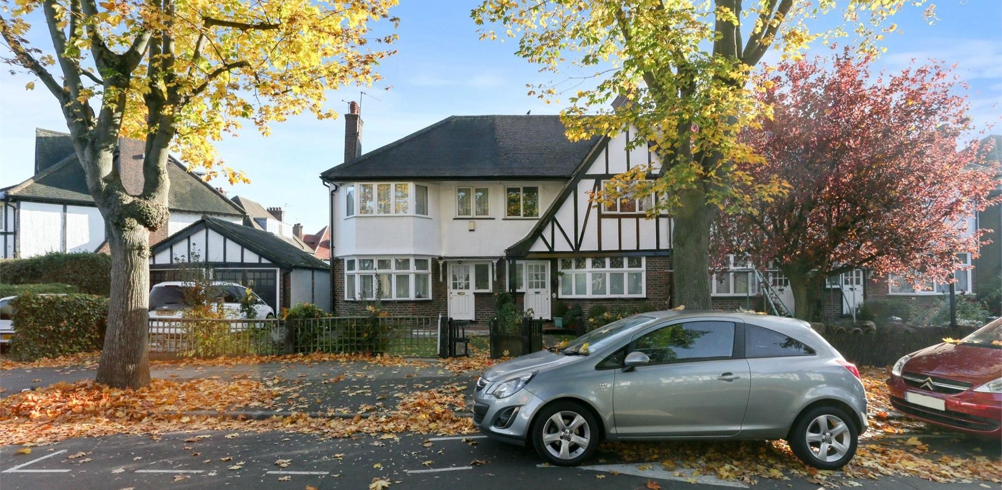 House For Sale in Princes Gardens, Acton