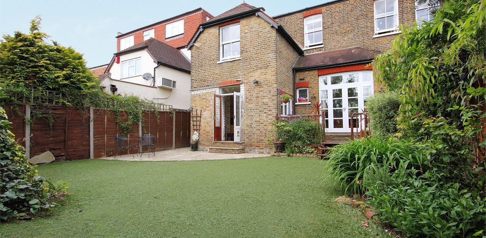 House For Sale in Shakespeare Road, Ealing