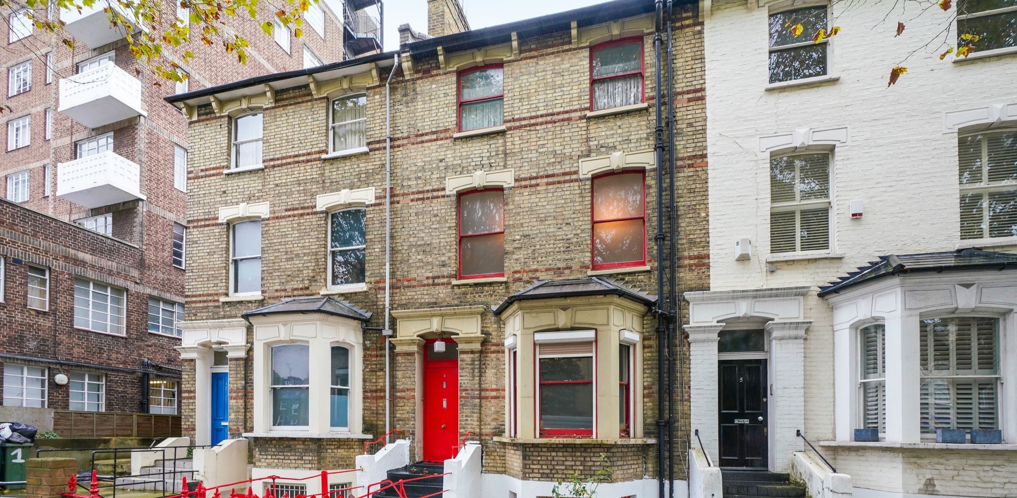 House For Sale in Shepherds Bush Road, London, W6