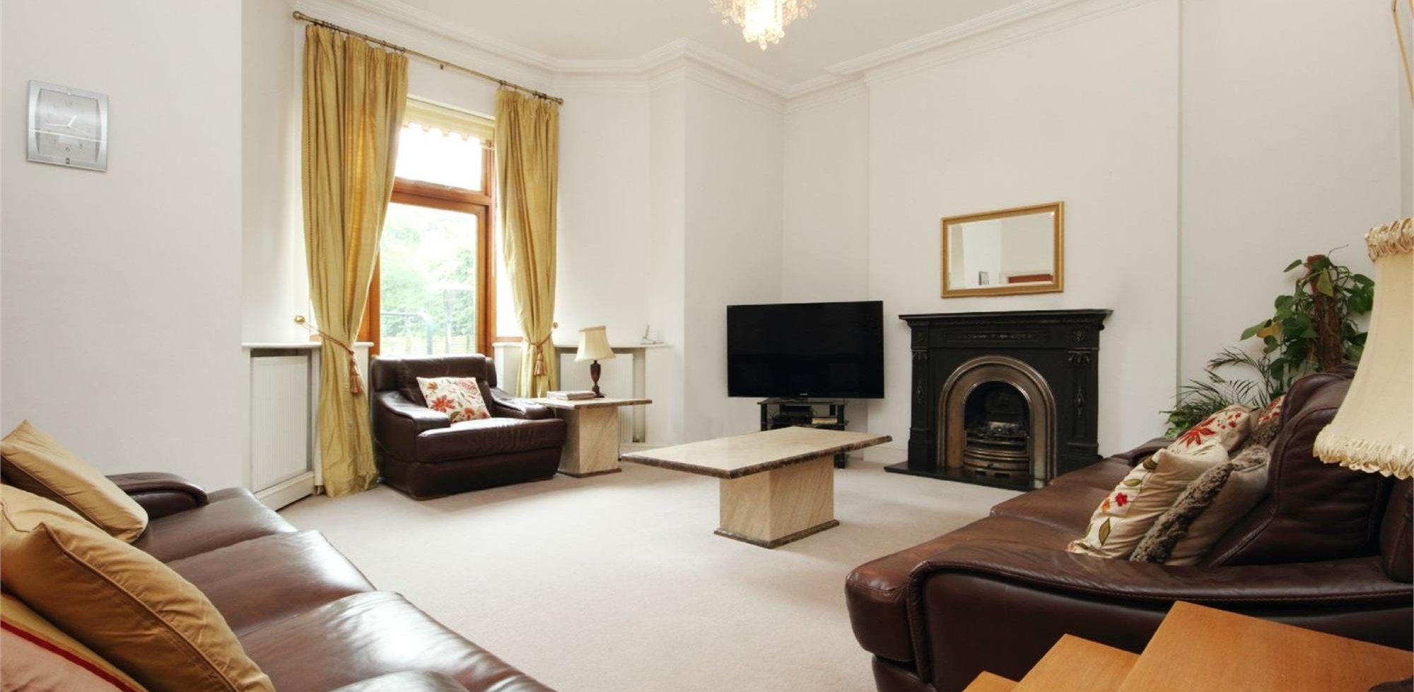 House For Sale in St Leonards Road, Ealing