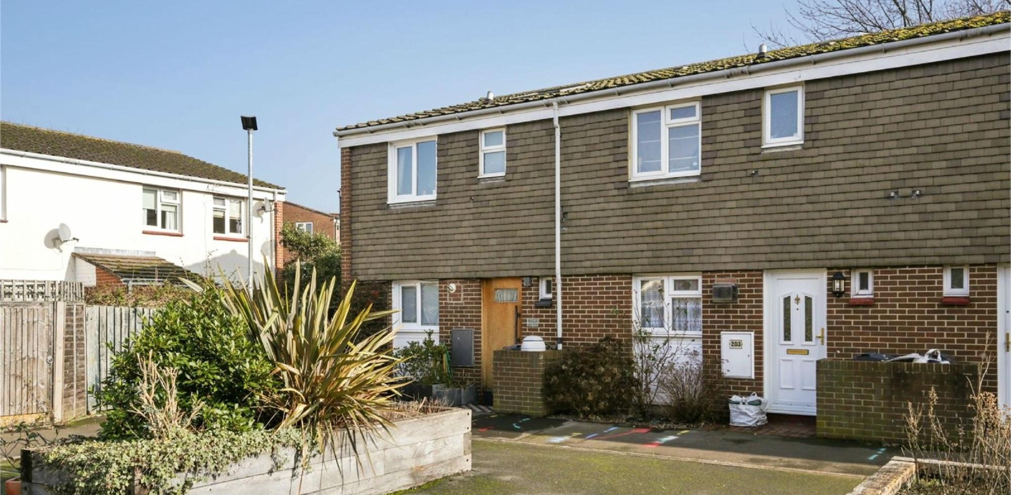 House For Sale in Staveley Gardens, Chiswick, London