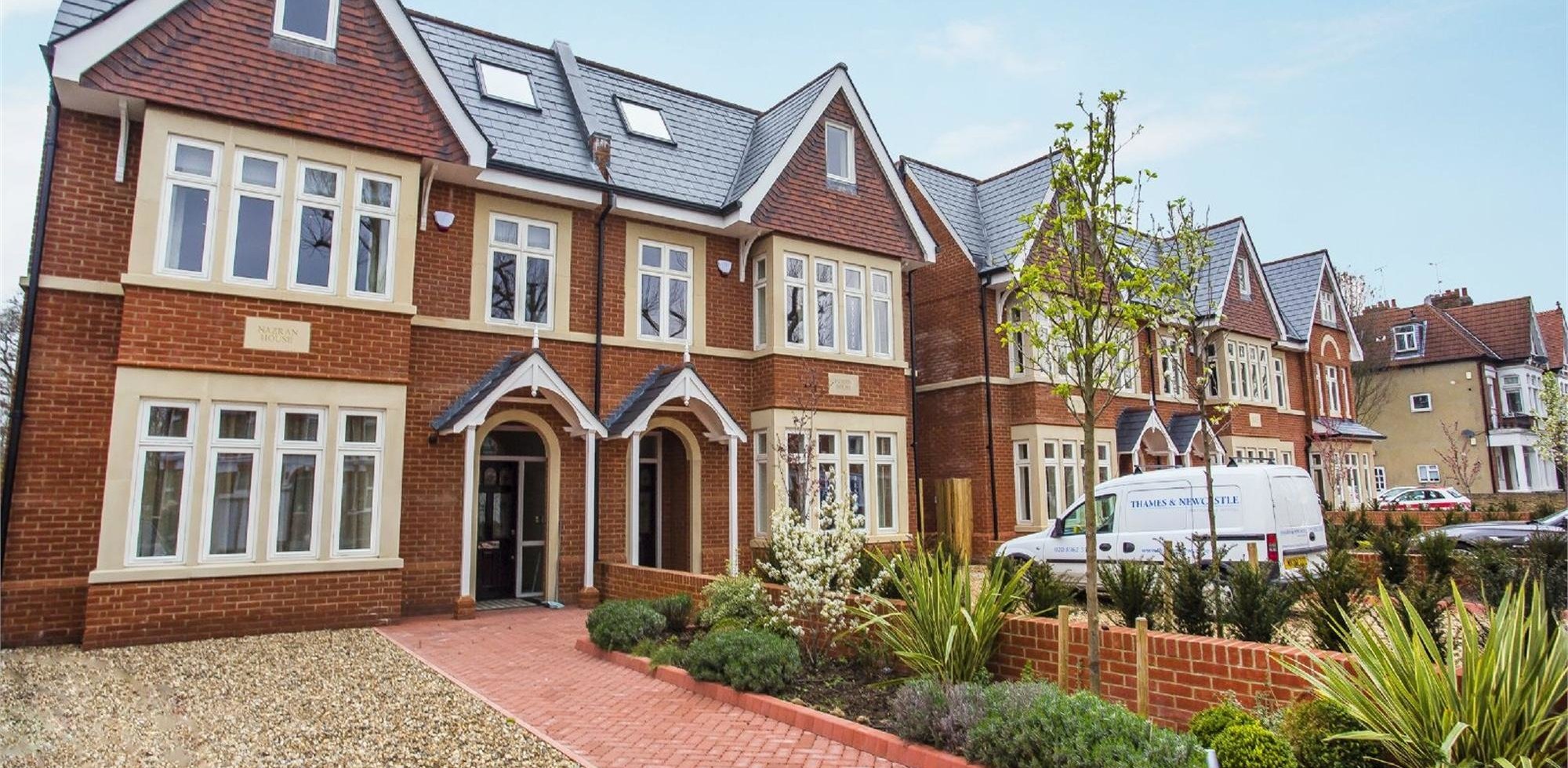 House For Sale in The Avenue, Ealing