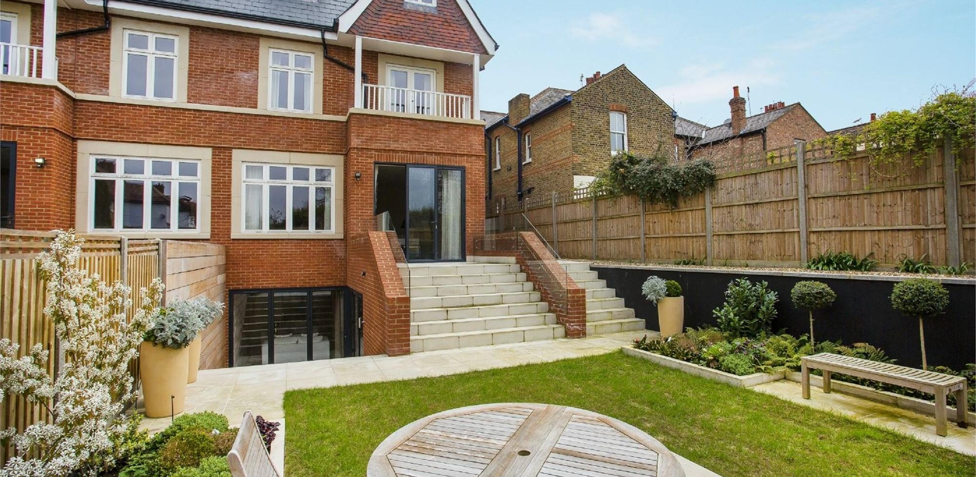 House For Sale in The Avenue, Ealing