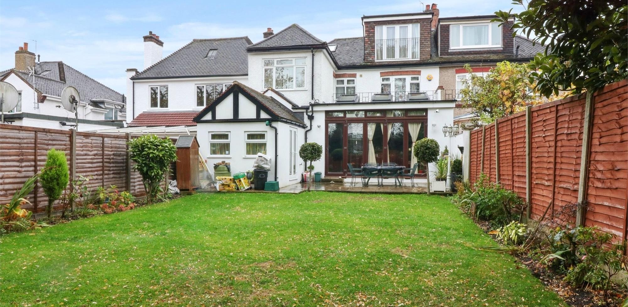 House For Sale in Tring Avenue, Ealing