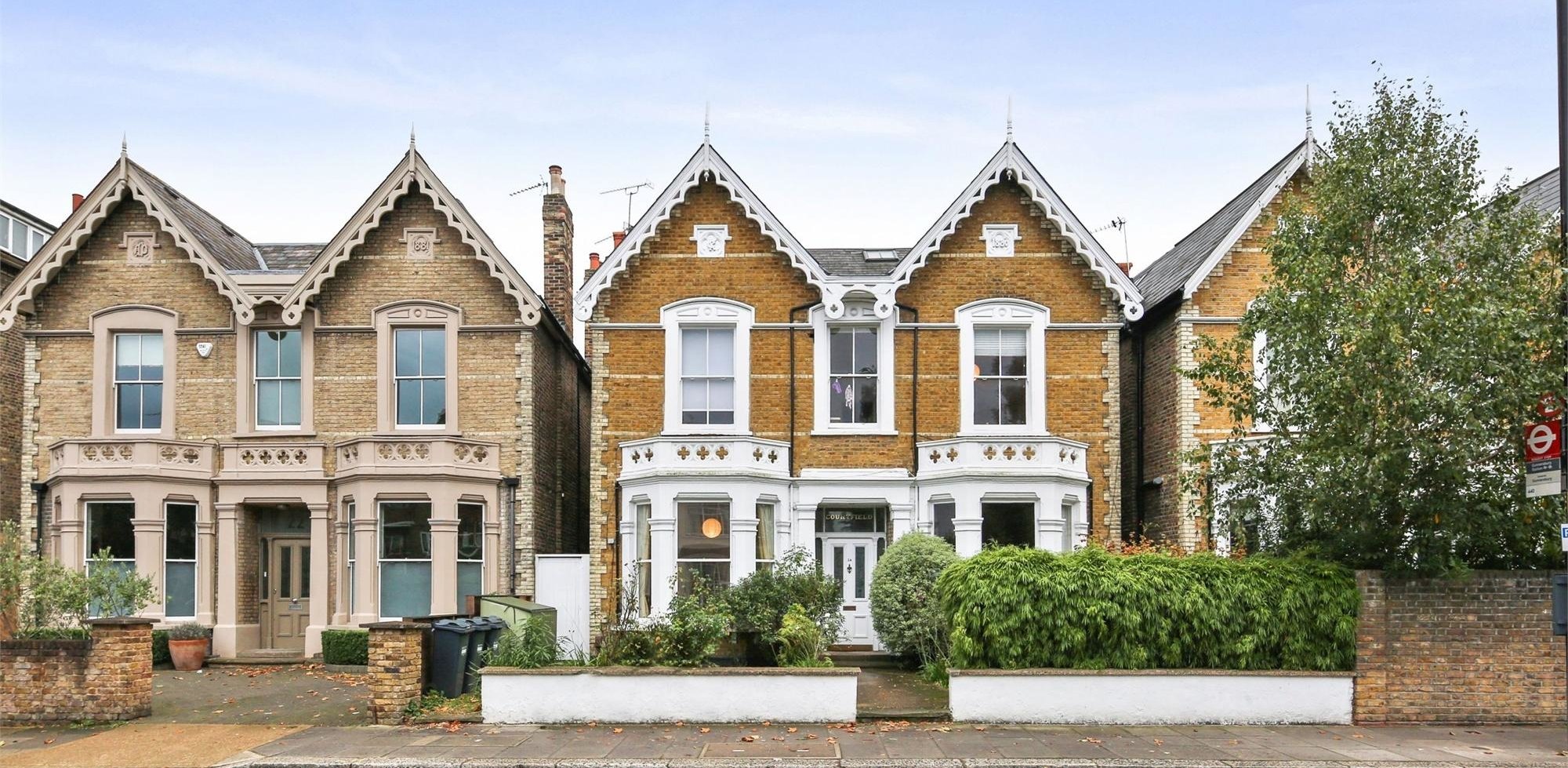 Flat For Sale in Wellesley Road, Chiswick, London