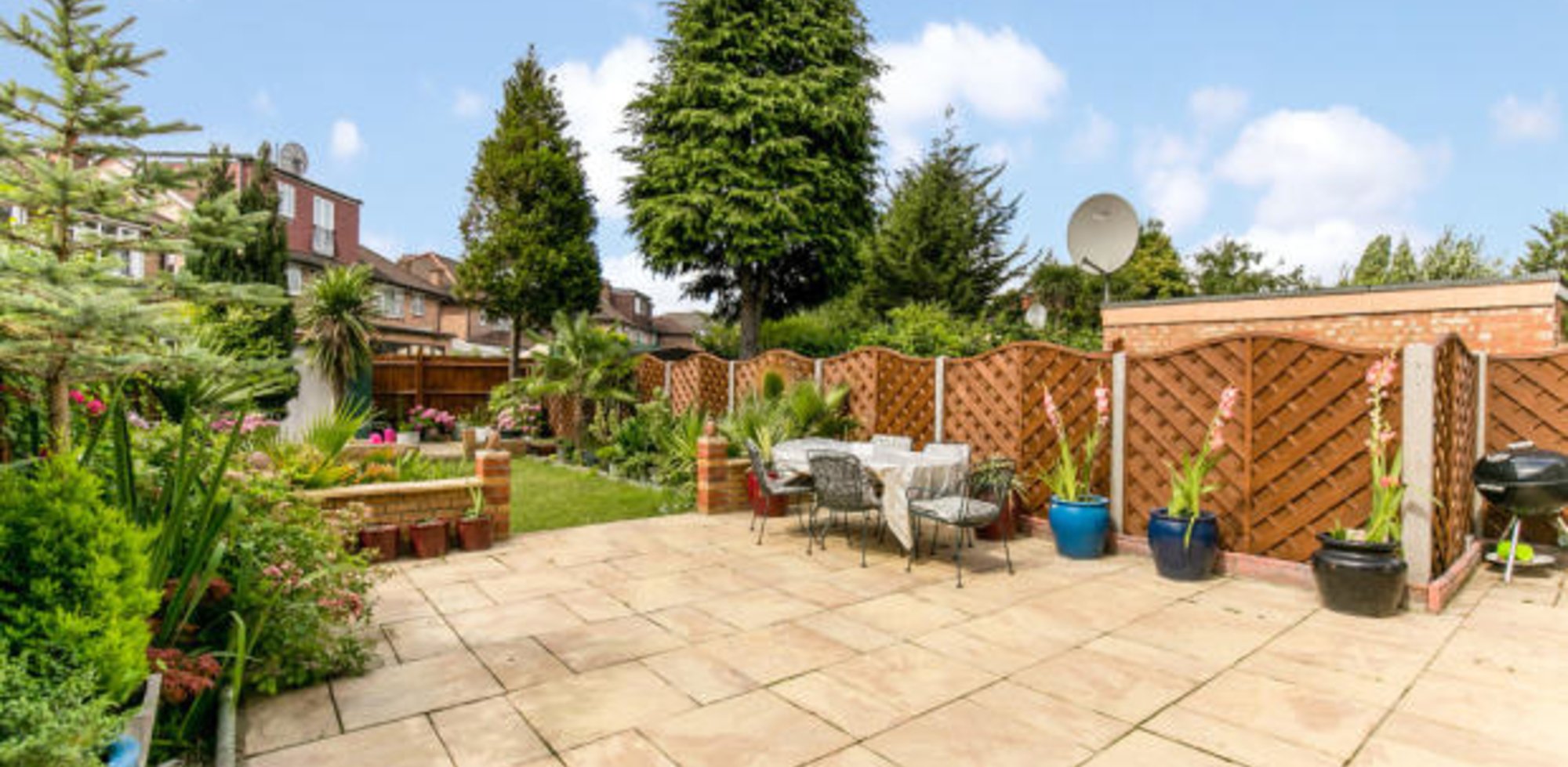 House For Sale in Western Avenue, London, W3