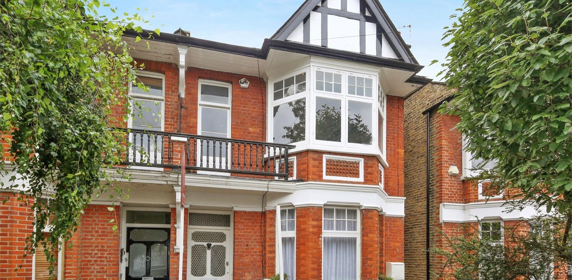 Flat For Sale in Whitehall Gardens, Acton/ Ealing Common