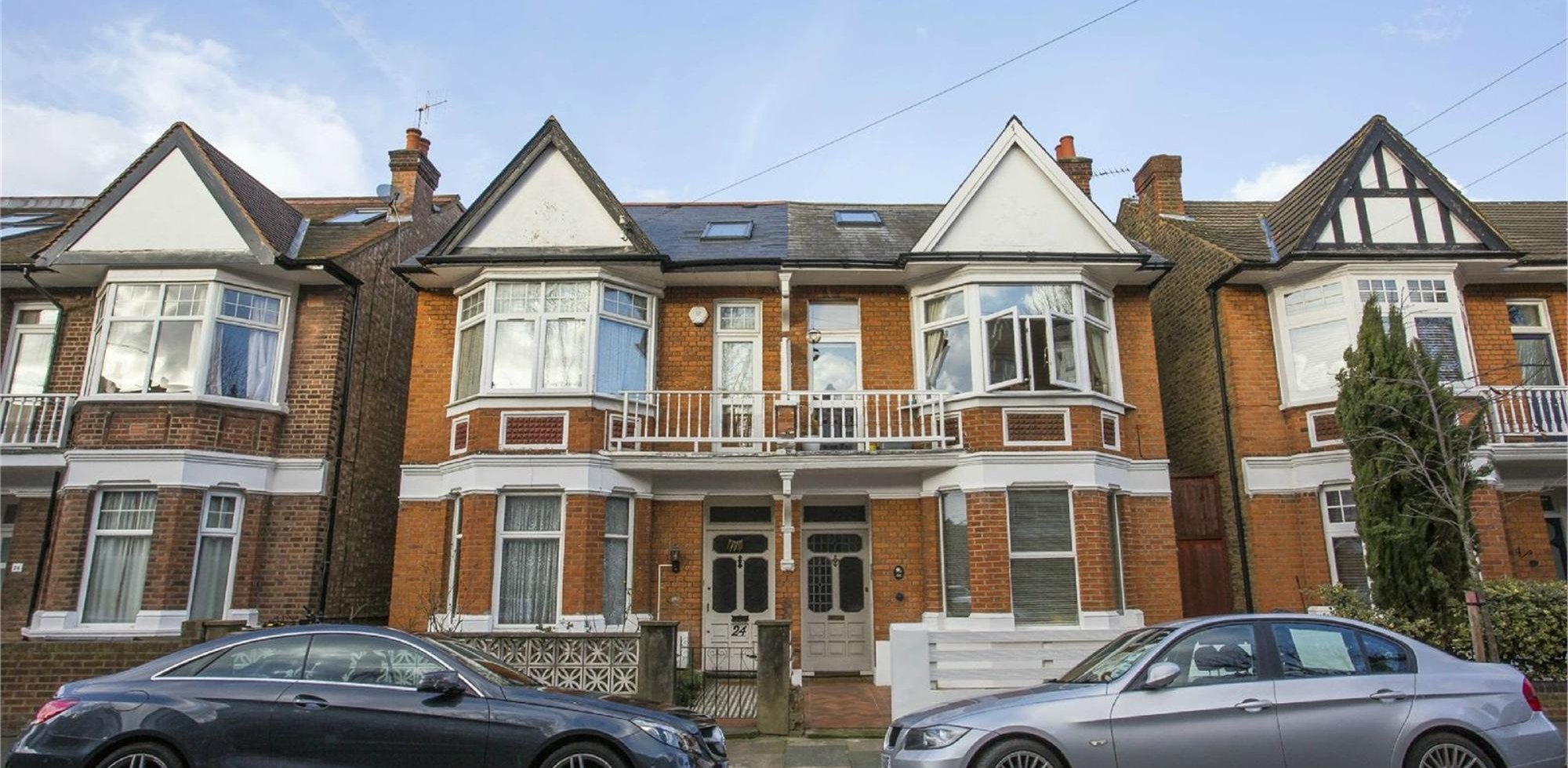 Flat For Sale in Whitehall Gardens, Acton