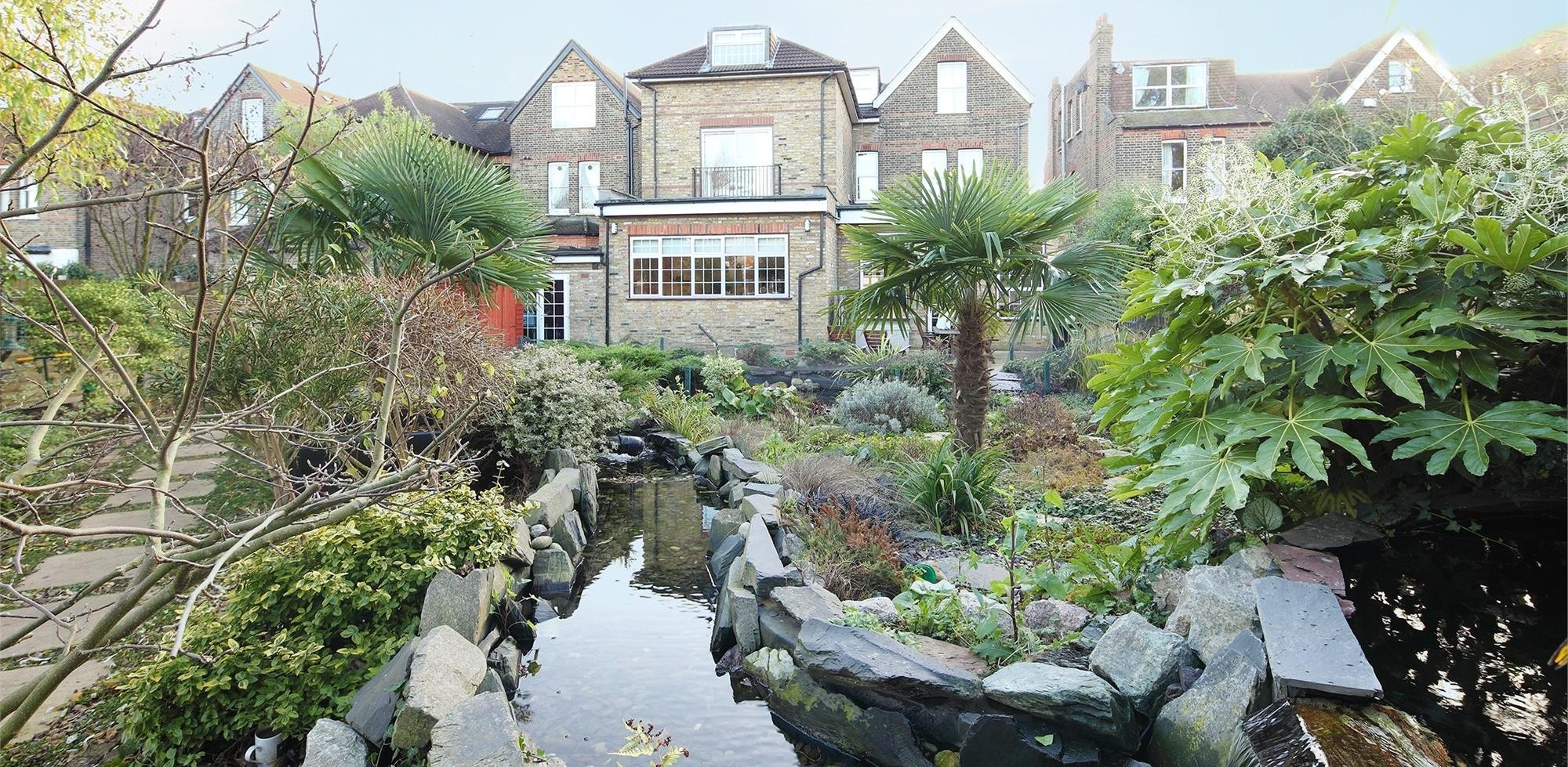 Flat For Sale in Woodville Gardens, Ealing