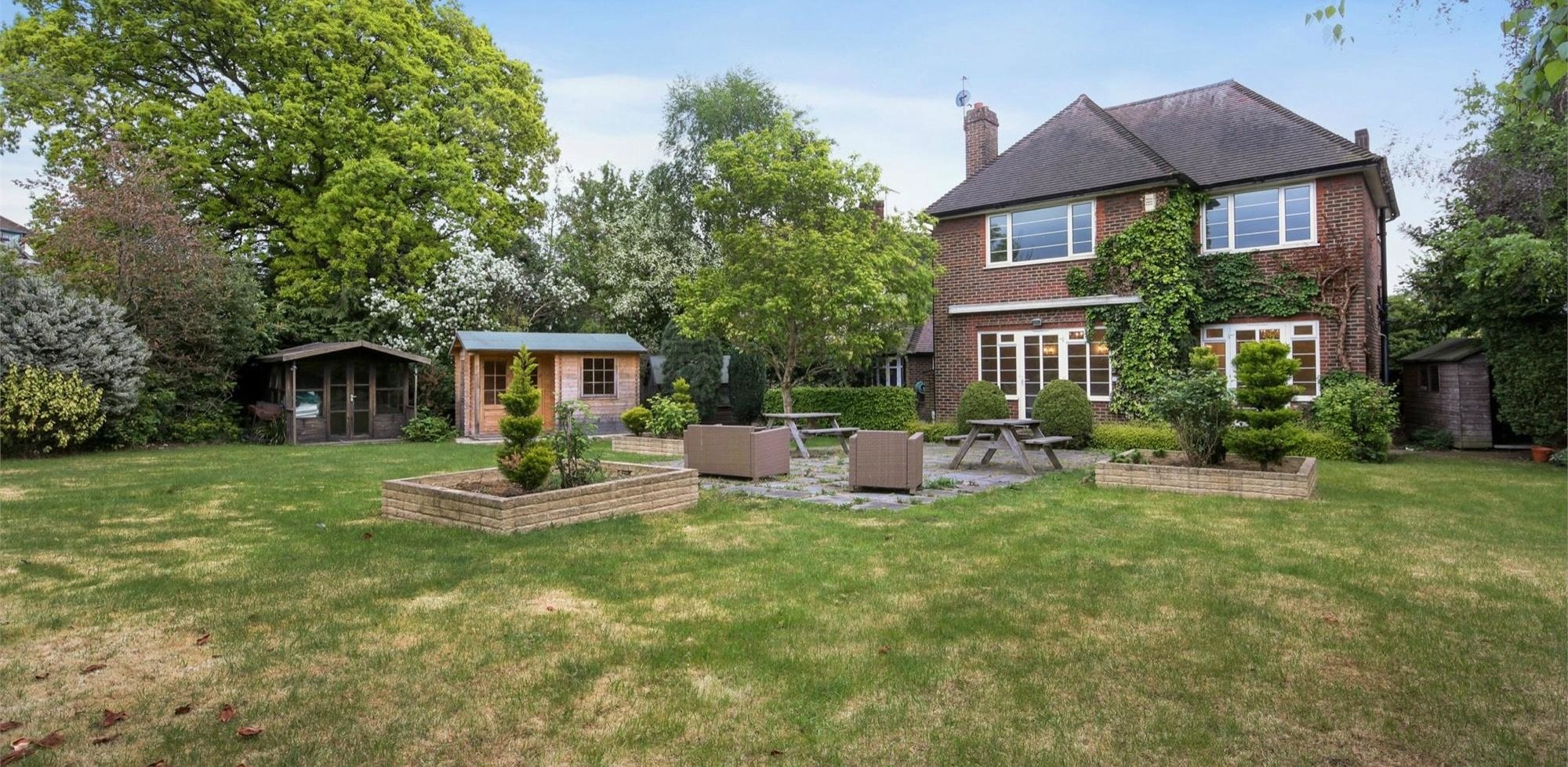 House To Rent in Ashbourne Close, Ealing