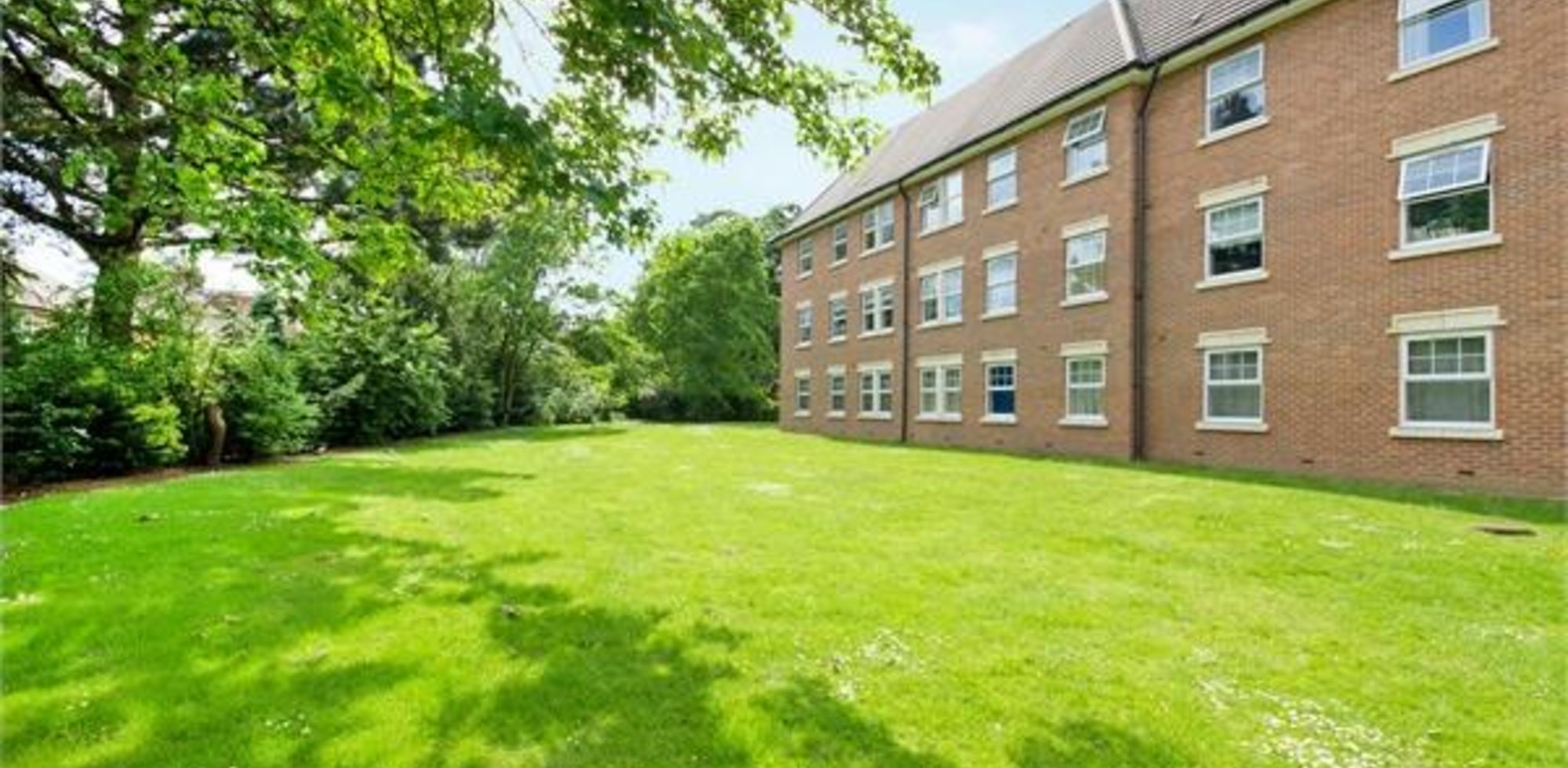 Flat To Rent in Boddington Gardens, Acton