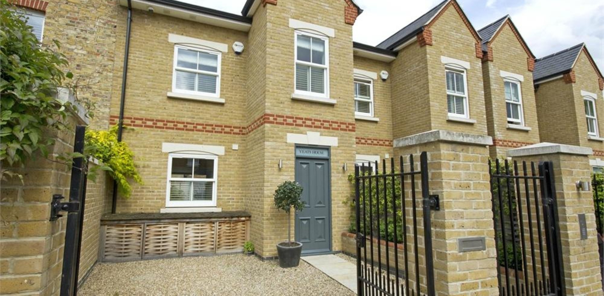 House To Rent in Brackley Terrace, Chiswick
