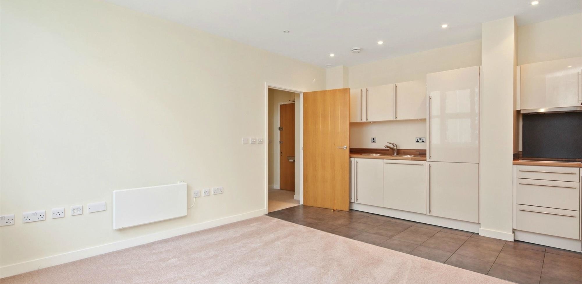 Flat To Rent in Bromyard House, Bromyard Avenue, Acton