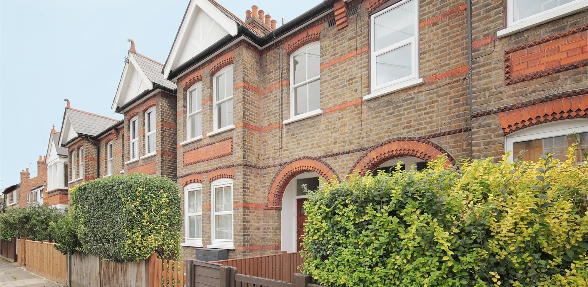 Flat To Rent in Carlyle Road, Ealing