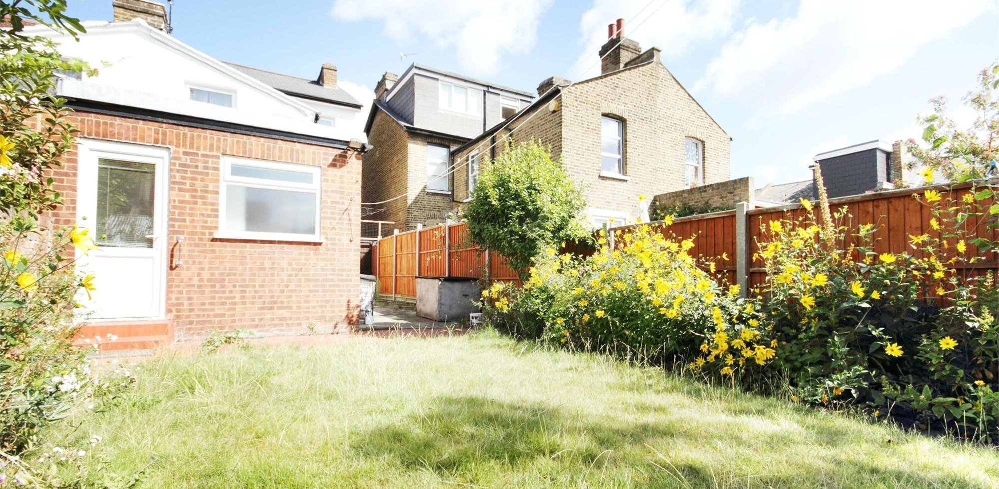 House To Rent in Chaucer Road, Acton
