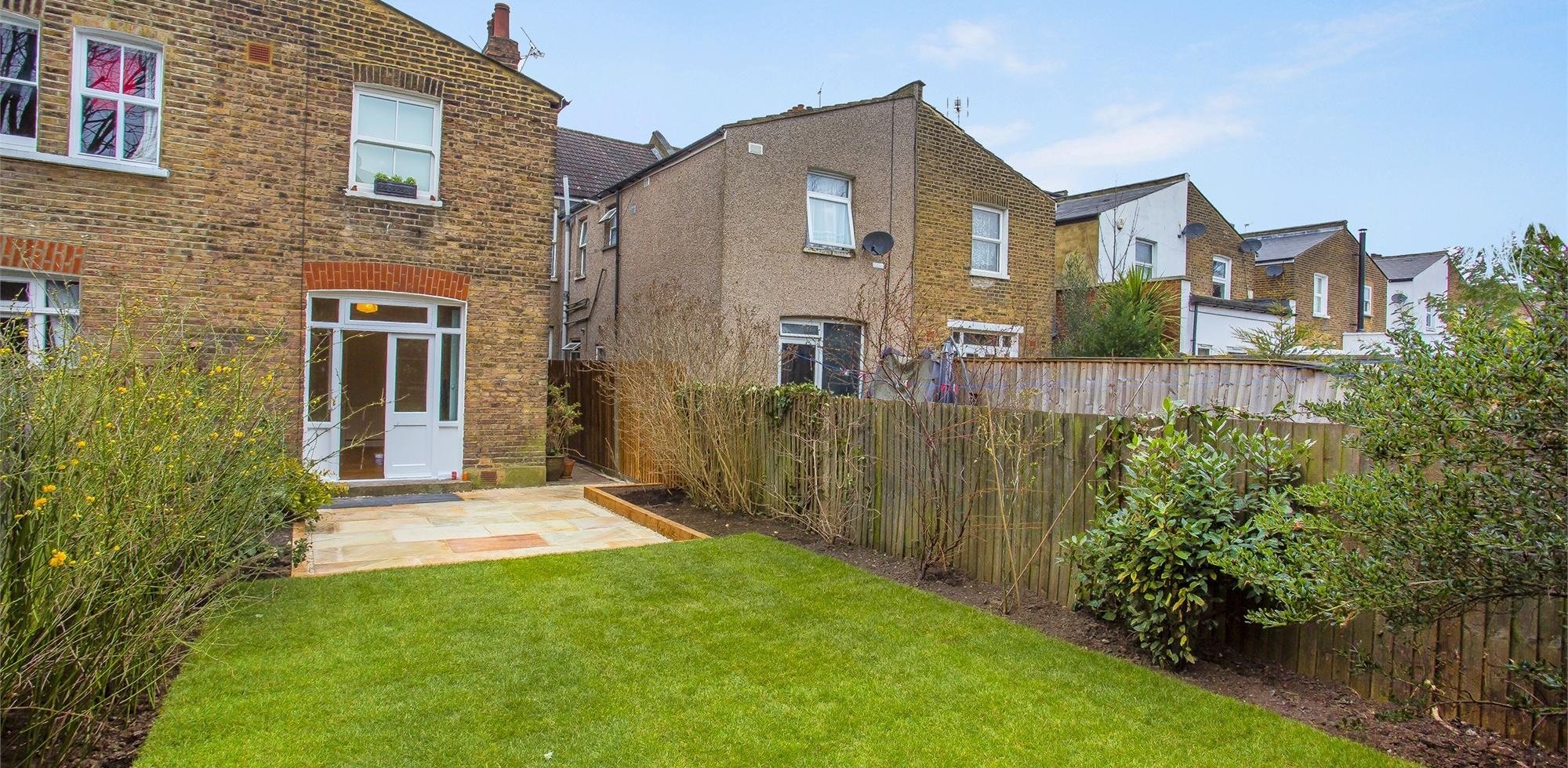 Flat To Rent in Cumberland Road, Acton, Acton