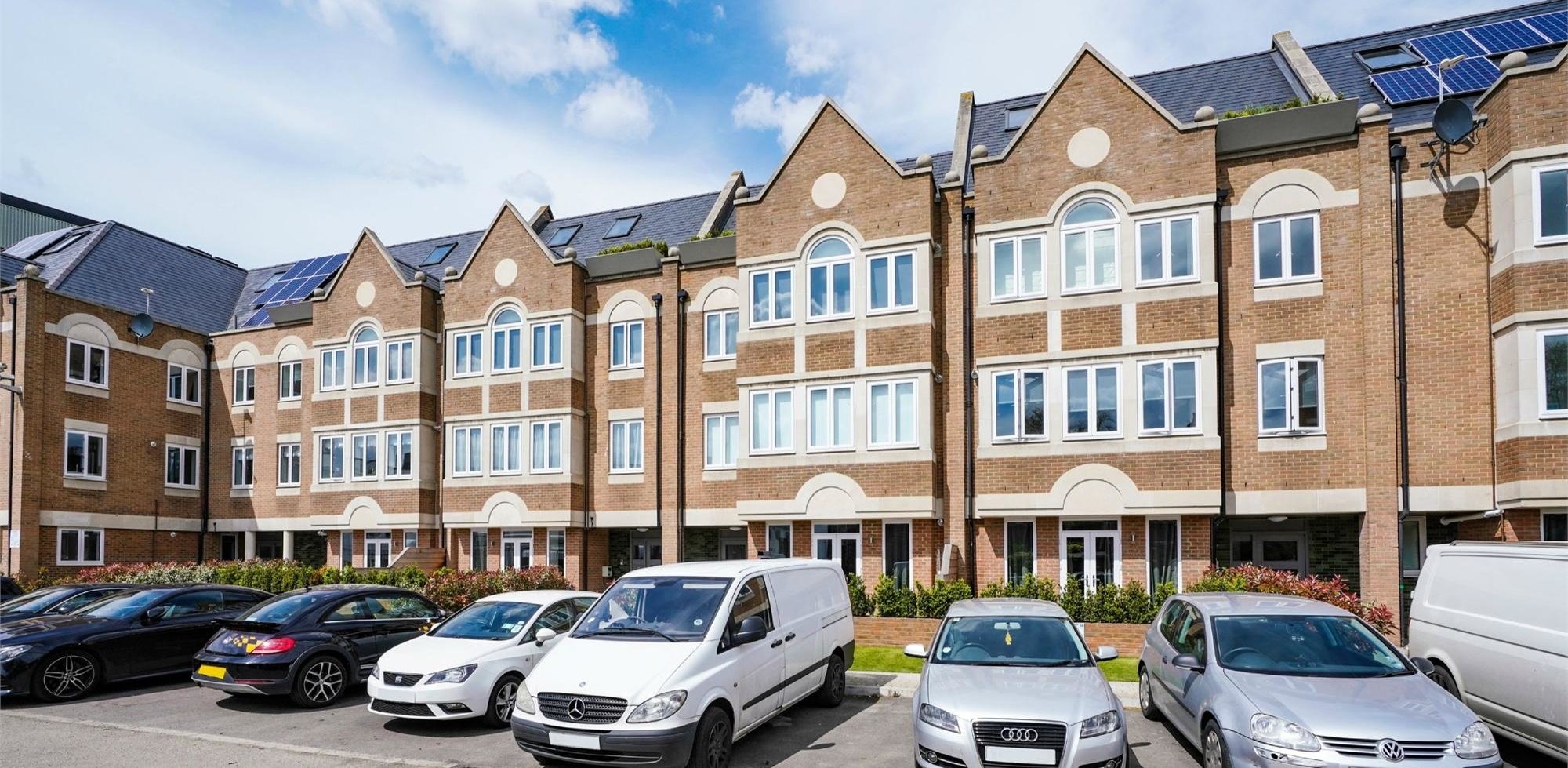 Flat To Rent in Ealing Green, LONDON