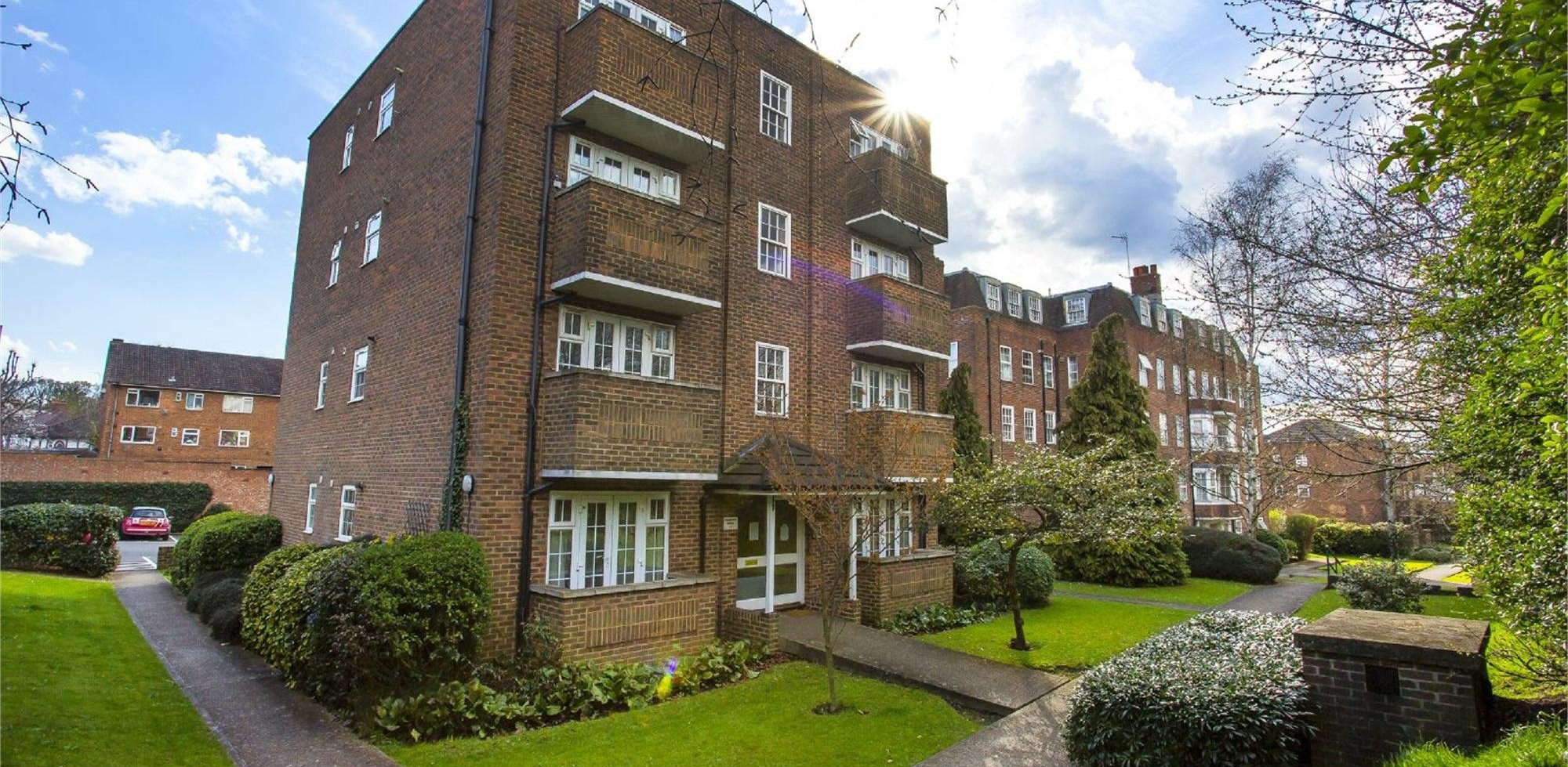 House To Rent in Frobisher House, Western Avenue, Ealing