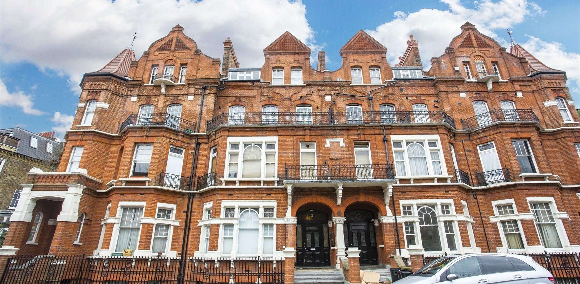 Flat To Rent in Gliddon Road, Barons Court