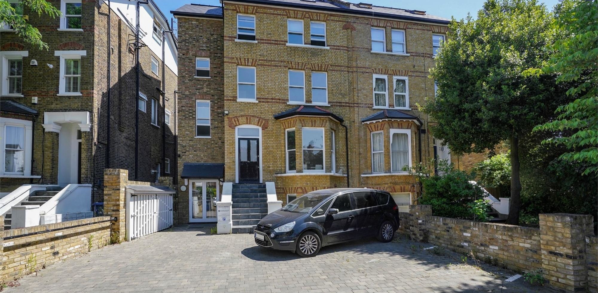 Flat To Rent in Grange Park, Ealing