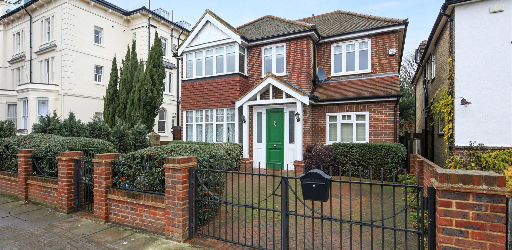 House To Rent in Grove Park Road, London, W4