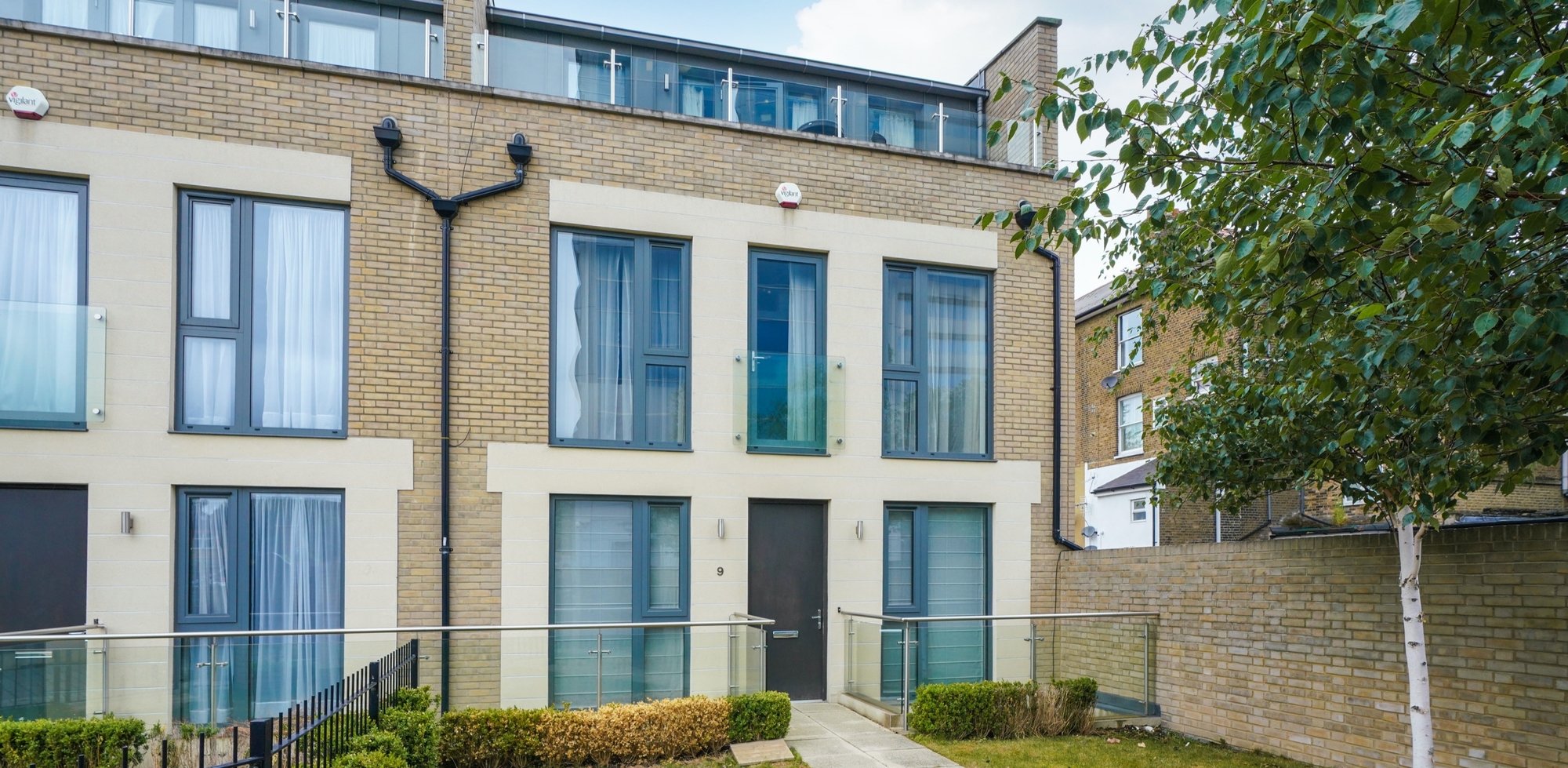 House To Rent in Gunnersbury Mews, Chiswick, London, W4